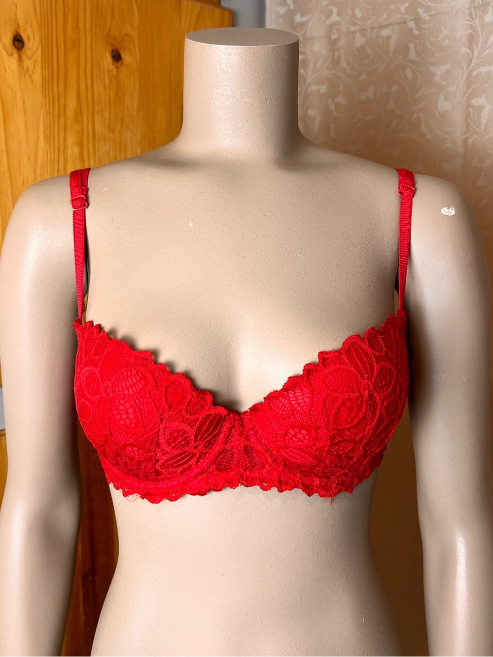 32D | PINK 'Date Push-Up' Bra with Red Floral Lace